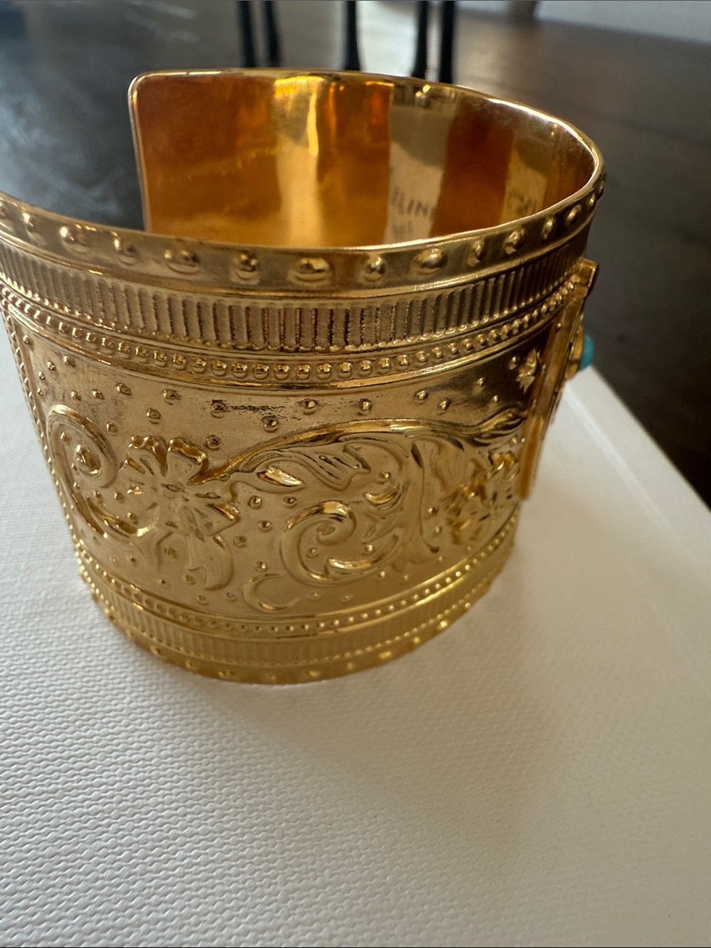 Jane Win Lucky Horseshoe Cuff Bracelet - Picture 6 of 8